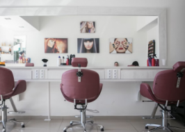 hair salon / beauty parlour